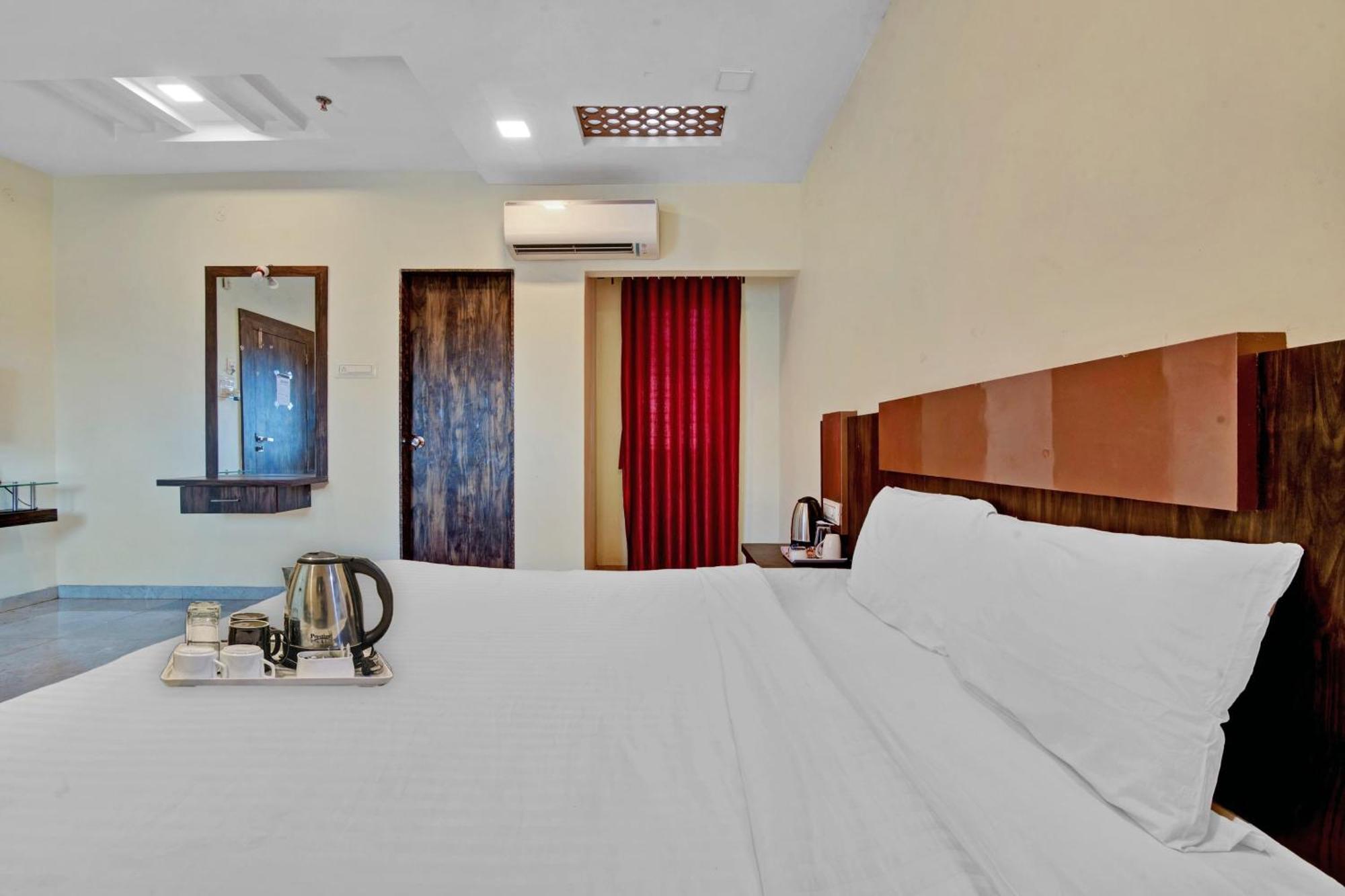 Townhouse 700 Hotel Krishna. Nagpur Bagian luar foto